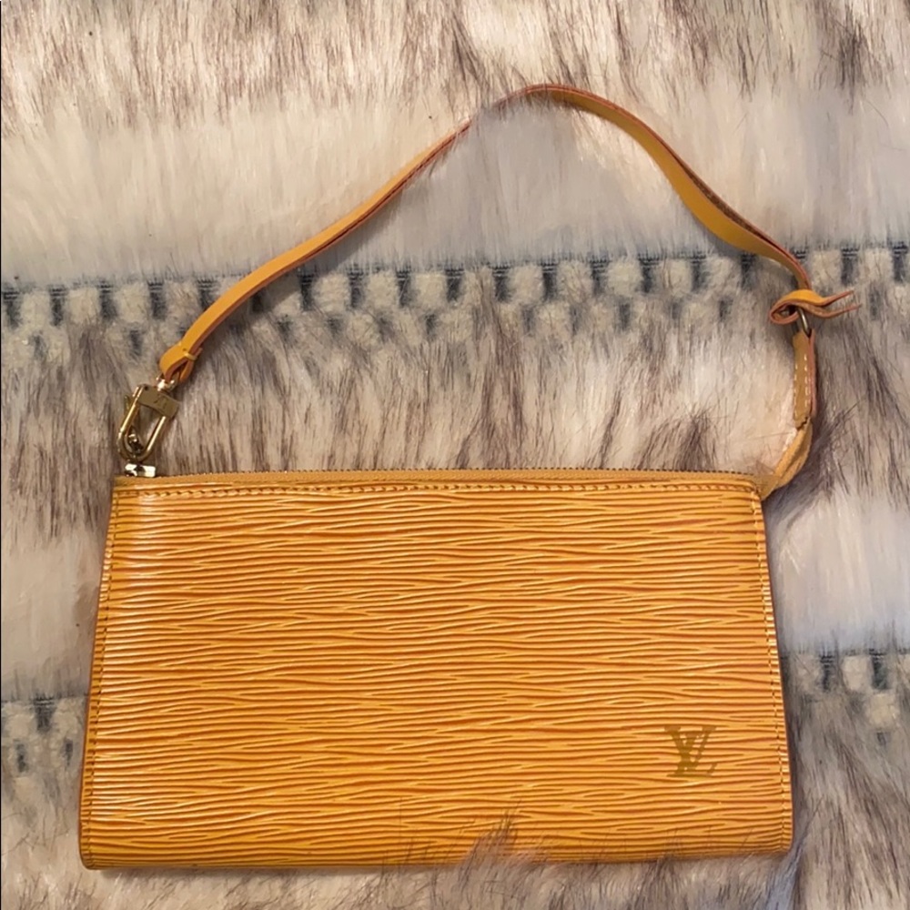 Epi leather pouchette LV. REAL**!